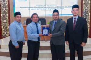 Kunjungan Pesantren ke FST